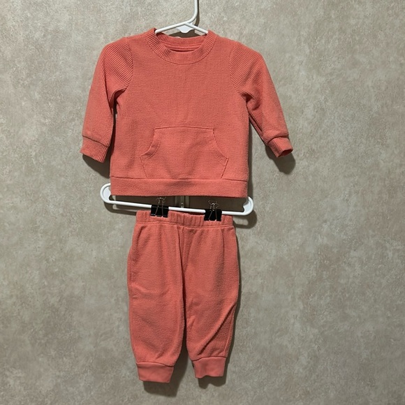 Salmon Cat&Jack 3-6mo pullover set
Carters butterfly and flower 6mo pullover set - Picture 1 of 12